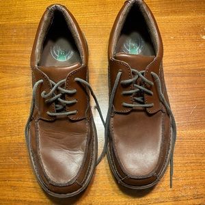Men’s leather dress shoes